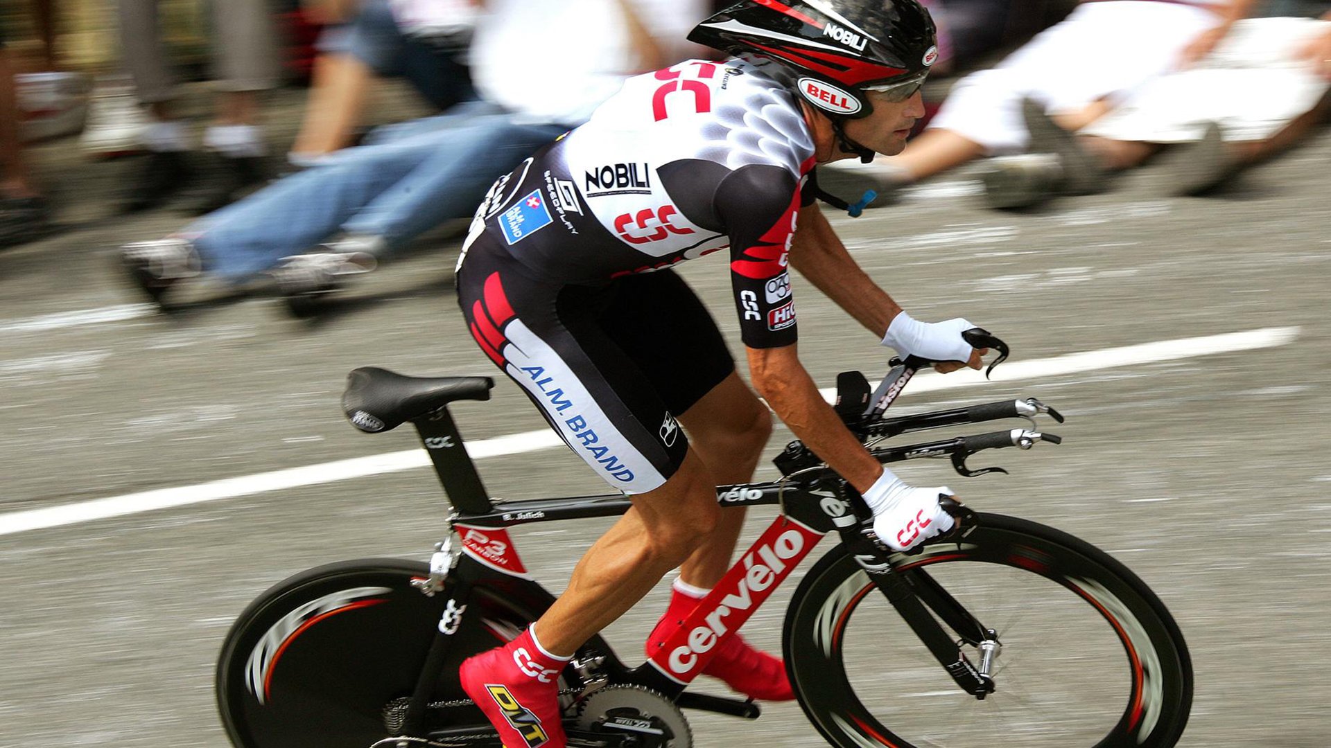 德甲：拜仁4-2战胜多特蒙德，莱万完成帽子戏法，欧冠拜仁莱万受伤